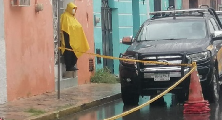Hombre fallece sobre la acera en el centro de Mérida