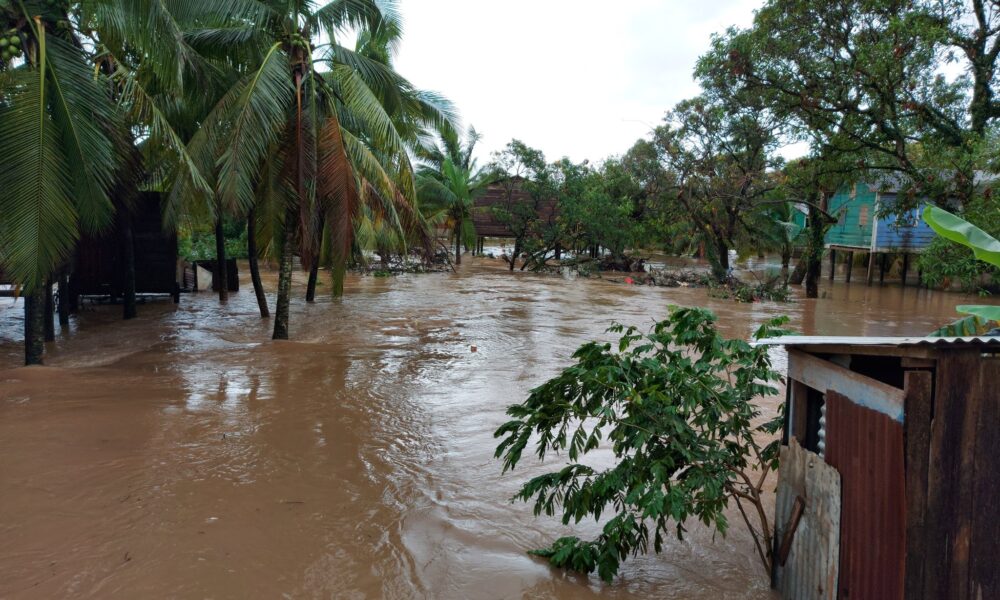 VIDEOS: El huracán “Iota” deja estragos en su camino a Nicaragua