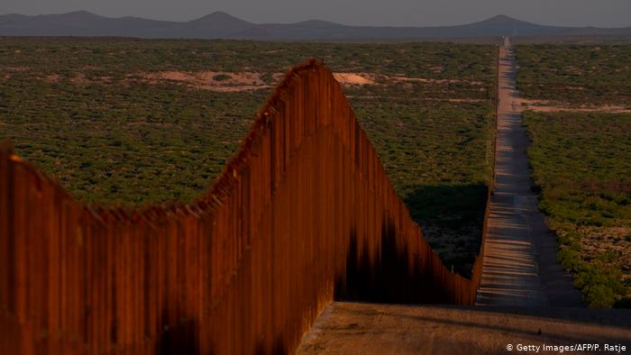 Biden ordena detener la construcción del muro fronterizo