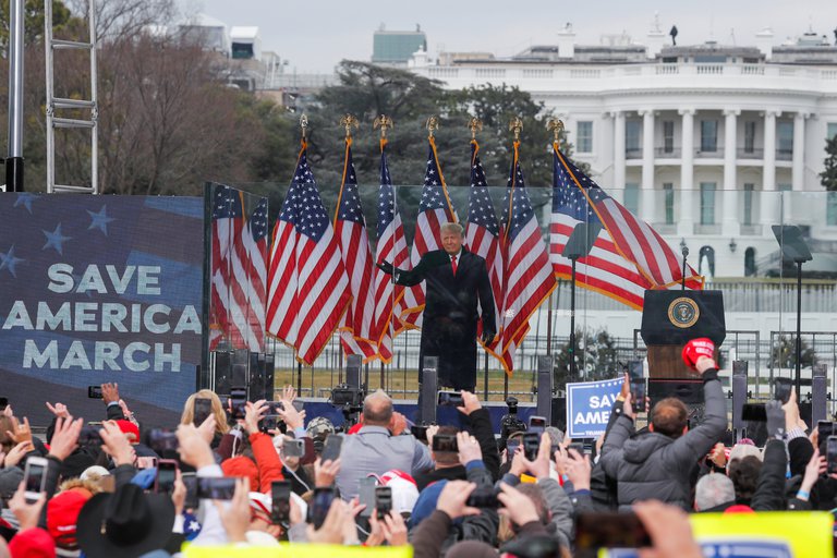 Trump no reconoce derrota y sus simpatizantes marchan en Washington