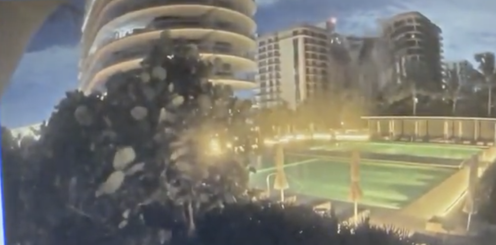(VIDEO) Momento del derrumbe de una torre en Miami, reportan un muerto