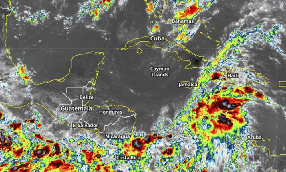 Ciclón tropical acecha la Península de Yucatán este fin de semana