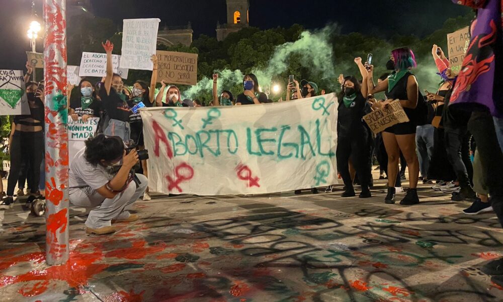 Realizan marcha por la despenalización del aborto en Mérida