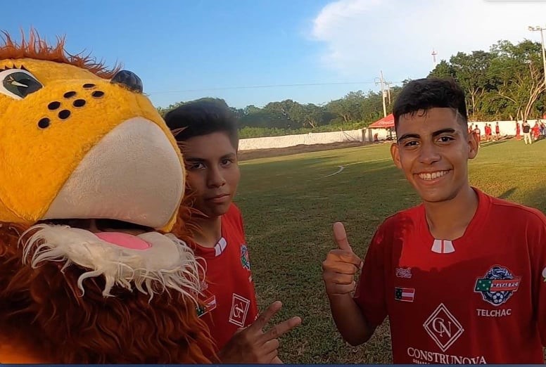 Después de 38 años, Leoncio regresa a una cancha de fútbol