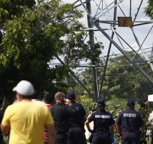 Investigarán muerte de la mujer que subió a torre de la CFE