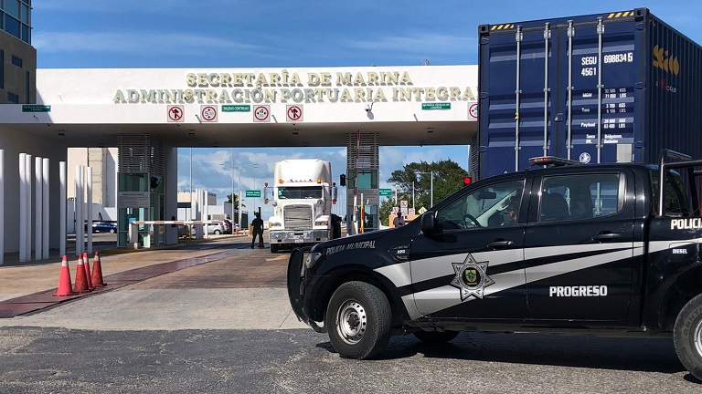 Logran rescatar a 17 balseros cubanos en aguas de Yucatán