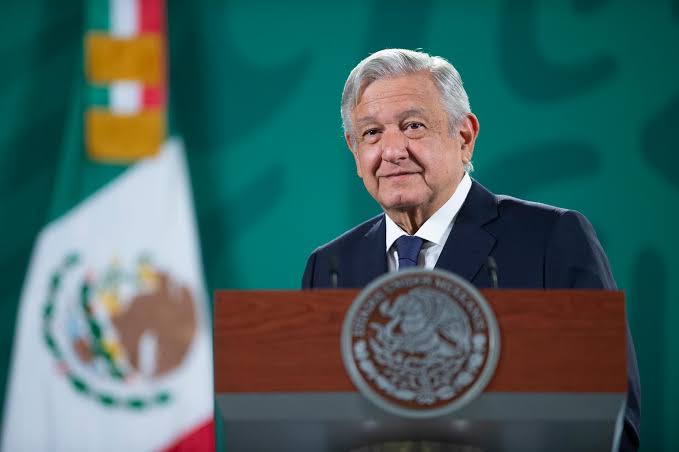 AMLO felicita a “Checo” Pérez y “Canelo” Álvarez por hacer historia este fin de semana