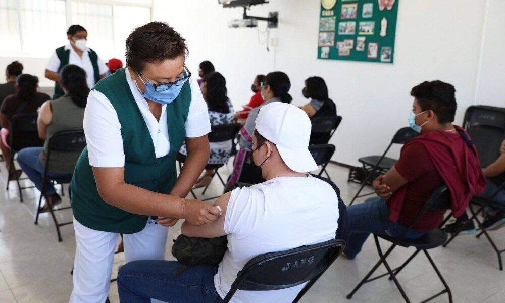 Inicia aplicación de primera dosis para adolescentes de 15 a 17 años en 67 municipios