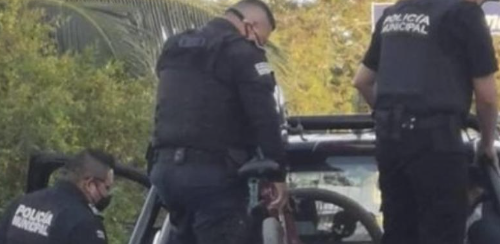 (VIDEO) Dan de baja a tres policías municipales de Kanasín por detención arbitraria