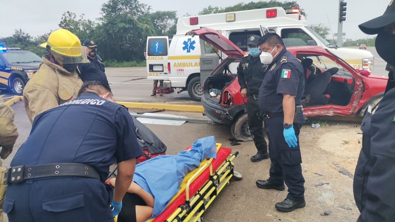 Brutal encontronazo deja 4 lesionados en la Mérida-Cancún