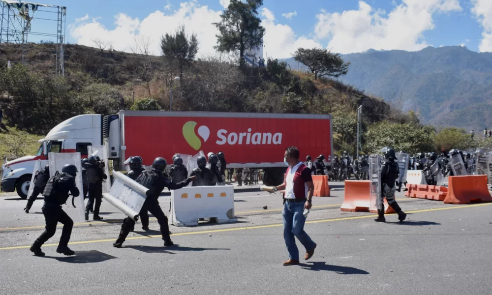 AMLO condena enfrentamiento entre la Guardia Nacional y normalistas en Guerrero