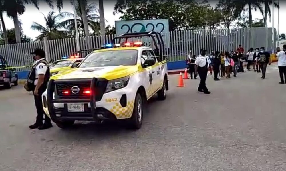 Desalojan a estudiantes y personal de la UT Cancún por amenaza de bomba