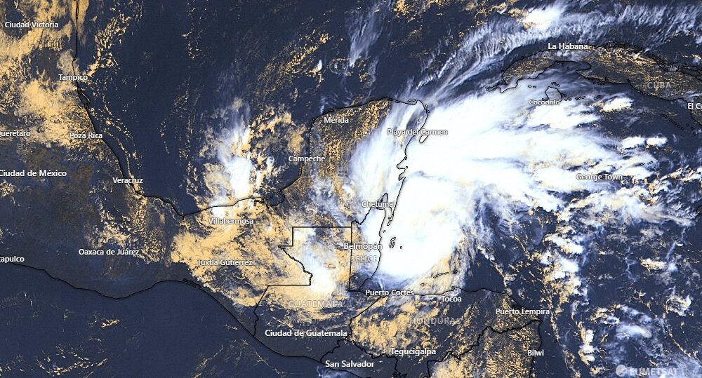 Huracán Lisa traerá lluvias intensas y posibles inundaciones en las siguientes horas