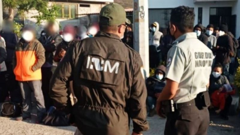 Aseguran a más de 100 indocumentados en la carretera Mérida-Cancún