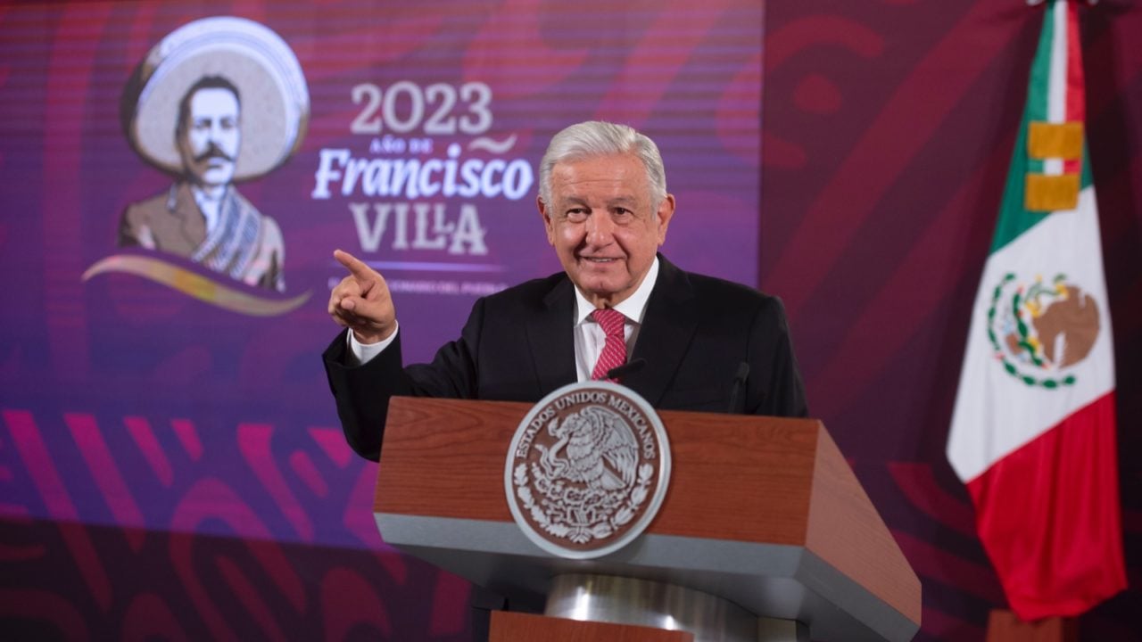 AMLO batea propuesta de Texas de llenar la frontera de helicópteros