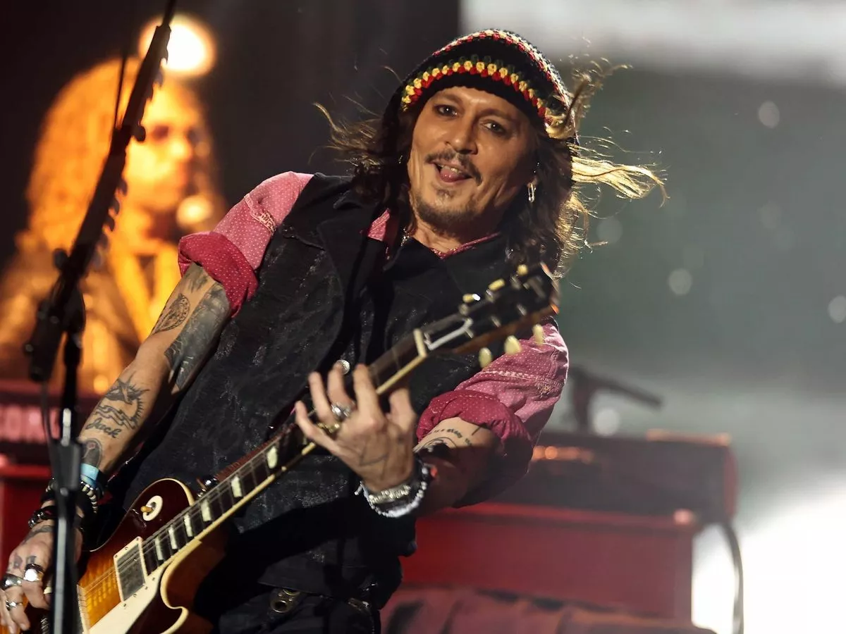 Johnny Depp reaparece tras desmayo en Budapest