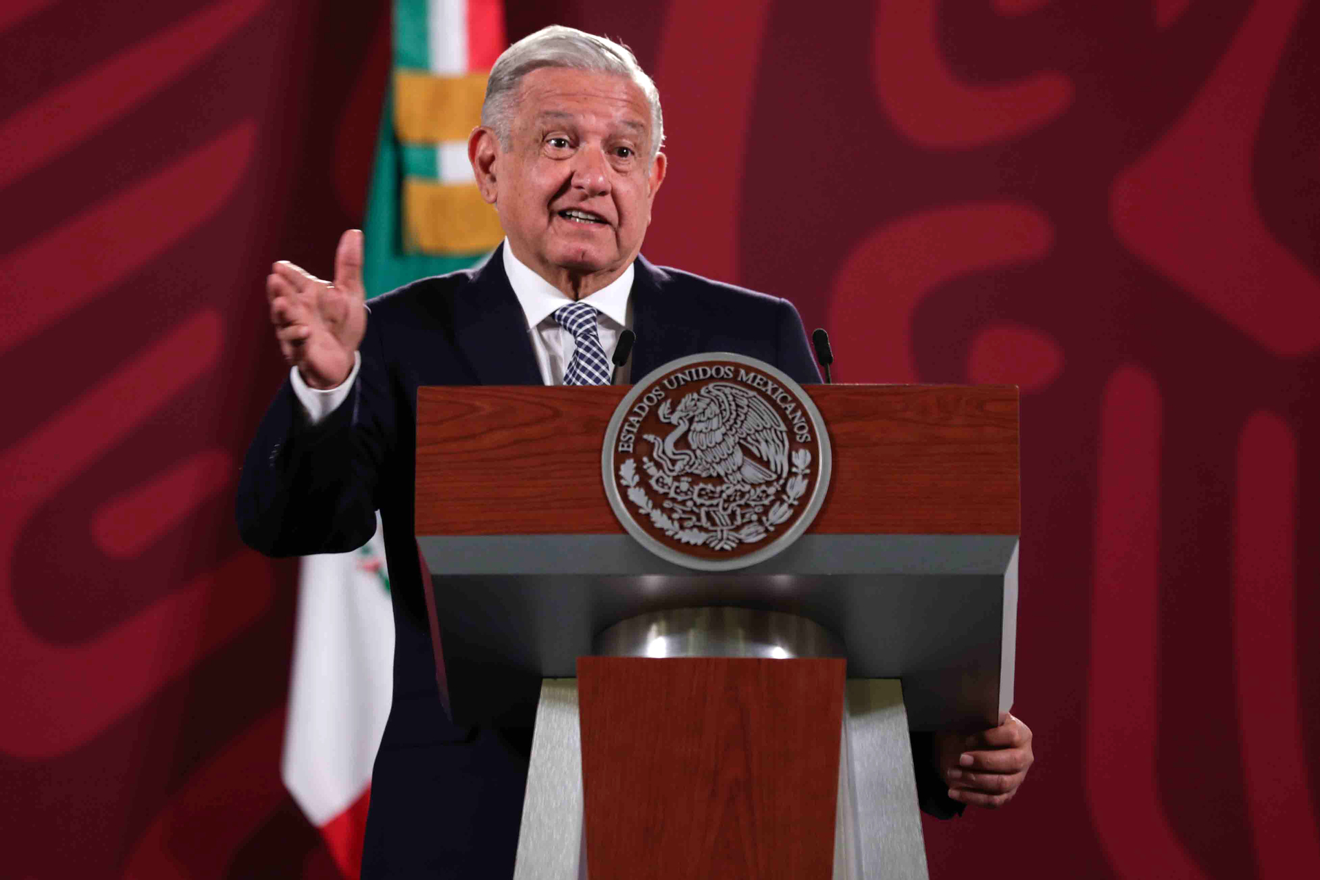 AMLO asegura que asalto masivo en carretera de Veracruz es falso