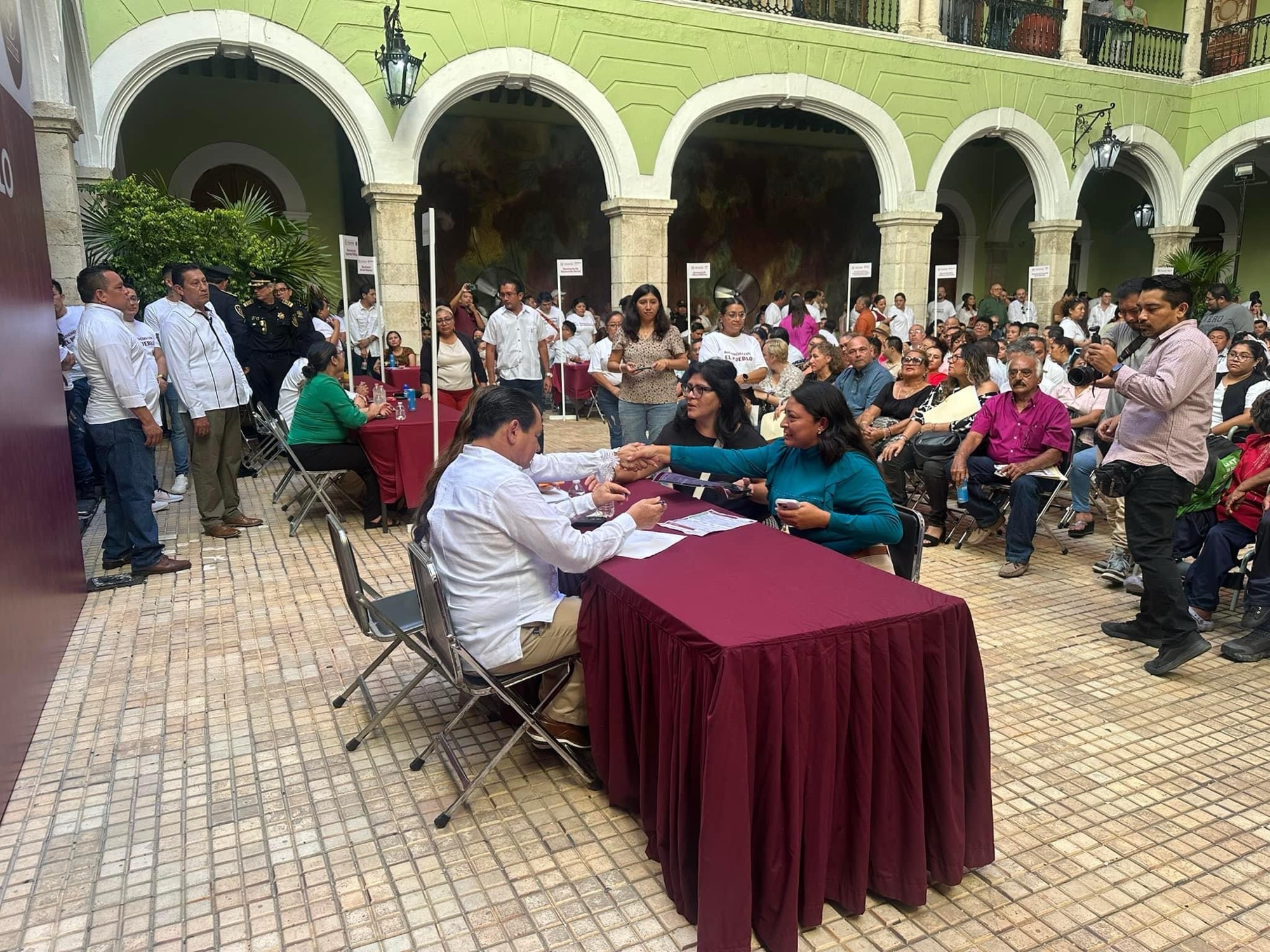 “Audiencia con el Pueblo”: Huacho Díaz Mena abre las puertas del Palacio de Gobierno para escuchar a los yucatecos